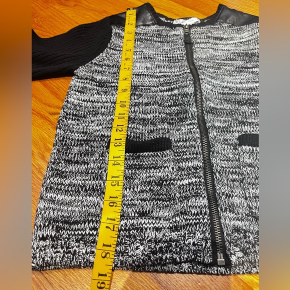 Front zip sweater, Size Youth 10-12 - Picture 4 of 6